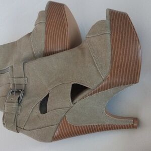 Gomax Stylish Canvas Peep Toe Platform Bootie Heels Size 8.5
